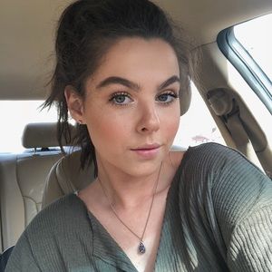 Meet your Posher, Hailey